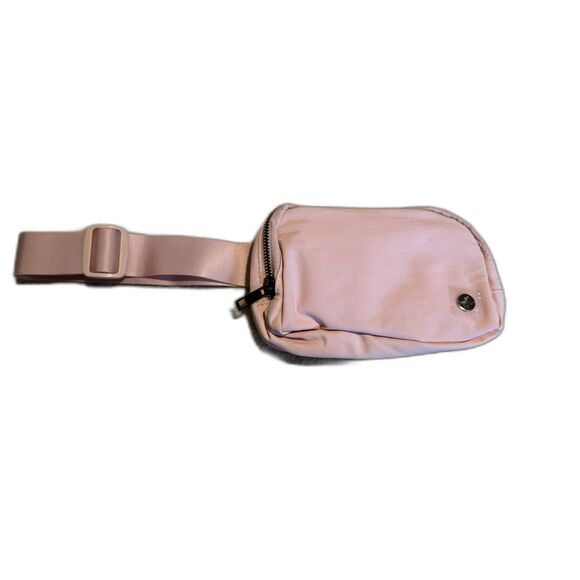 Belt Crossbody Bag Halara Multiple Pockets and Adjustable Strap - Picture 1 of 6